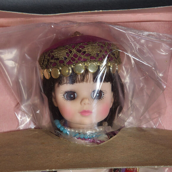 Vintage Madame Alexander Doll Salome‎ Girl 1412 - Box kept - Picture 2 of 8